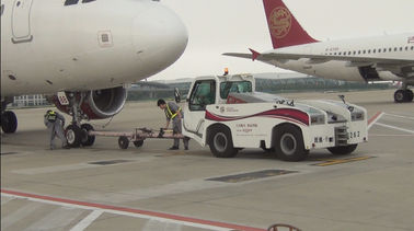 الصين موثوق بها مطار سحب جرار أربعة عجلة القيادة ، معدات خدمة الأرض المزود